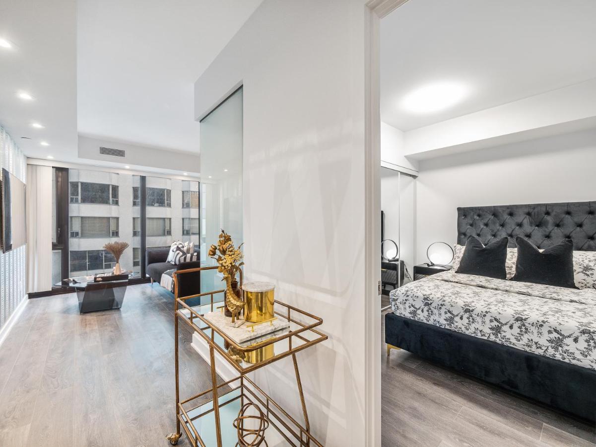 Yorkville Plaza Suites Hotel 5*