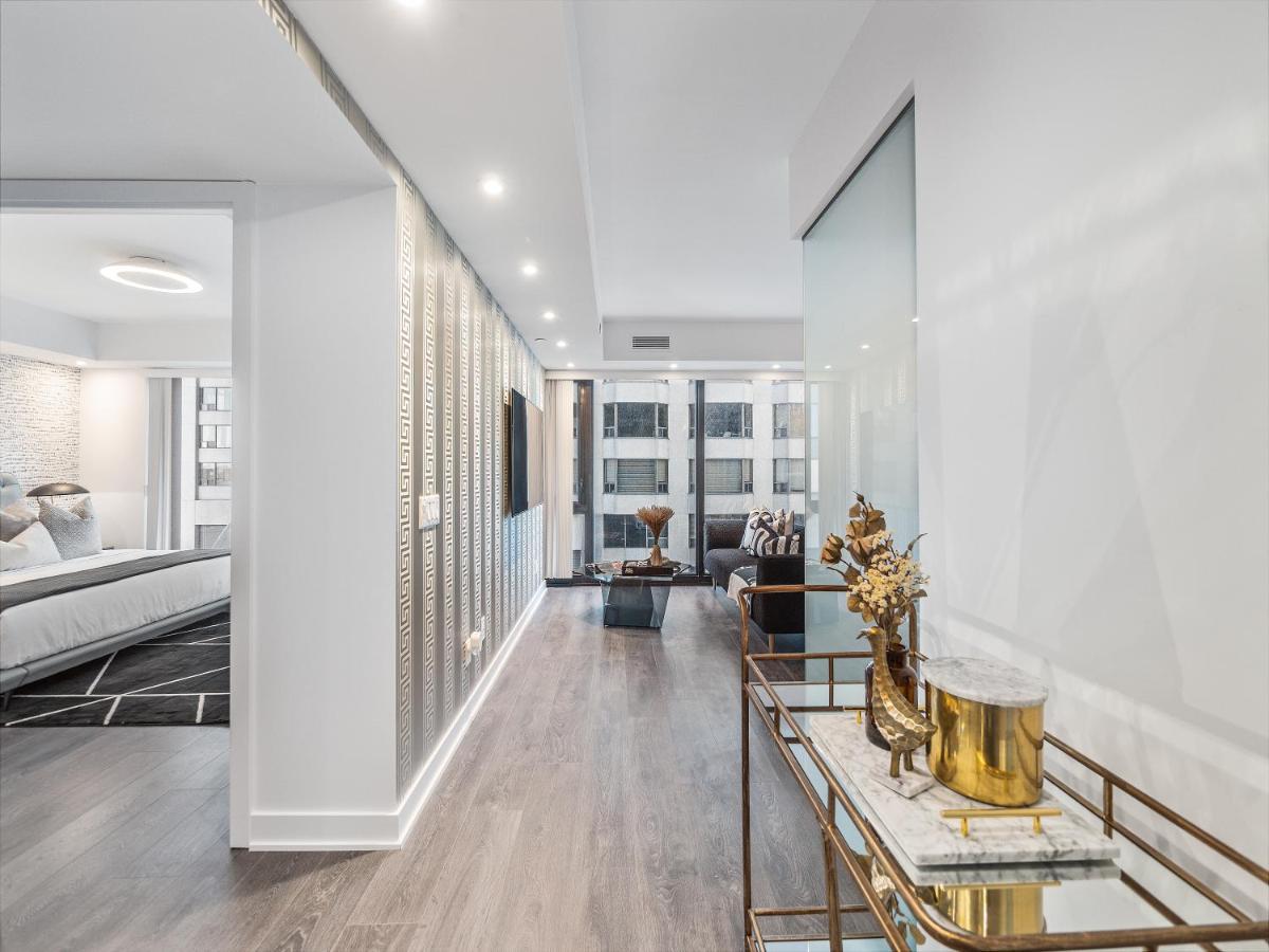 Yorkville Plaza Suites Hotel 5*