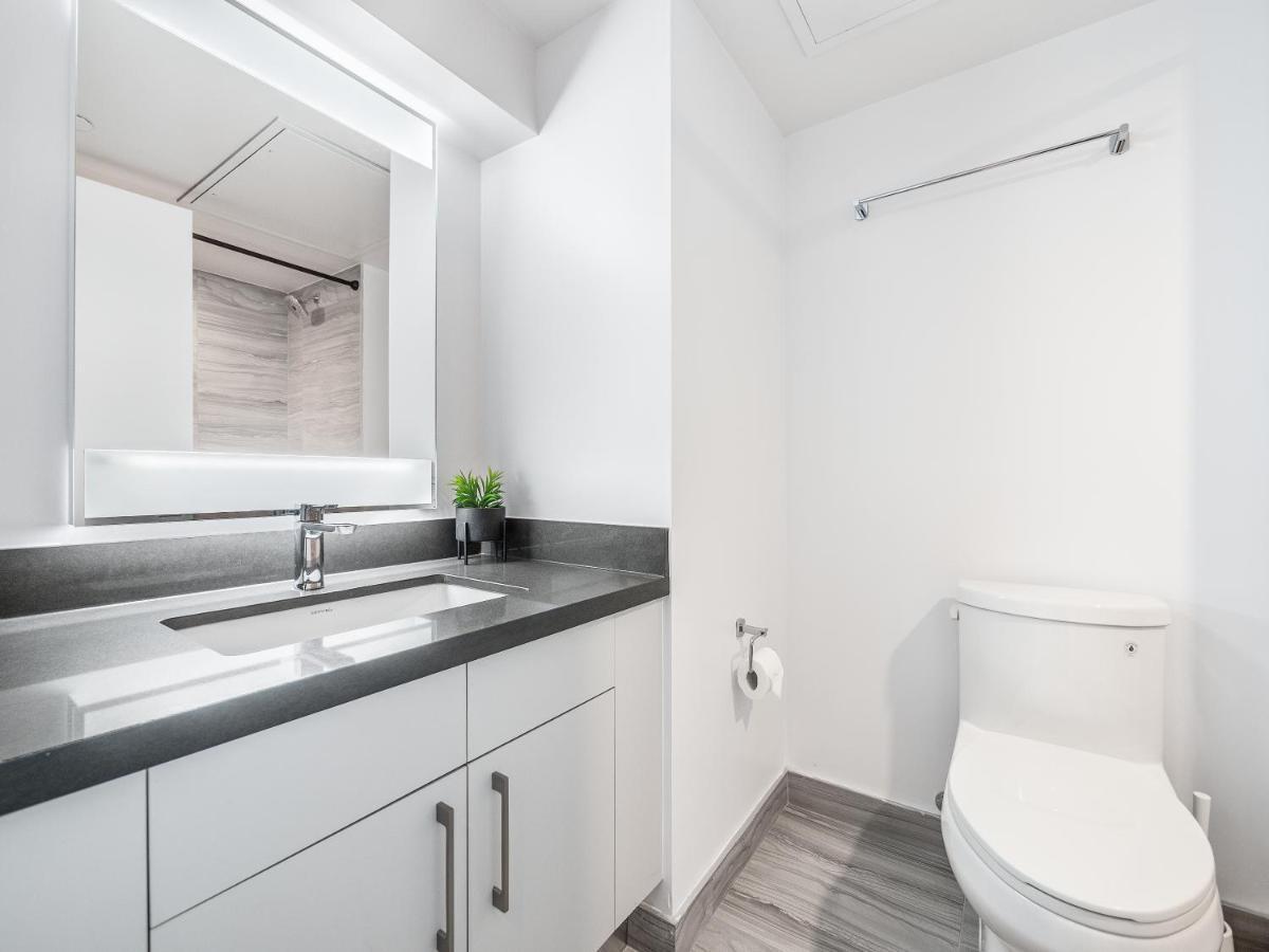 Yorkville Plaza Suites Hotel 5*