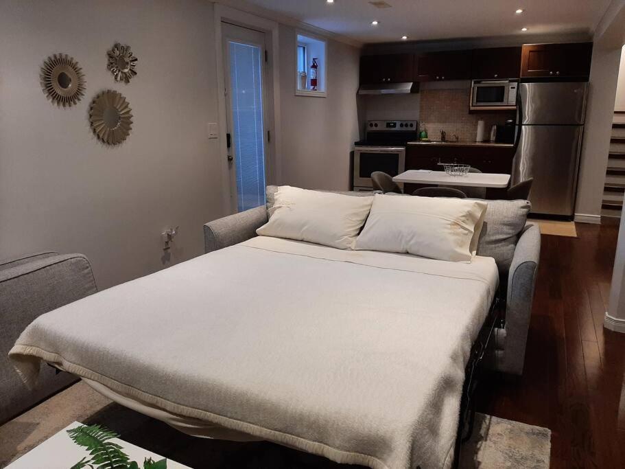 Apartment Away From - Basement Studio Toronto