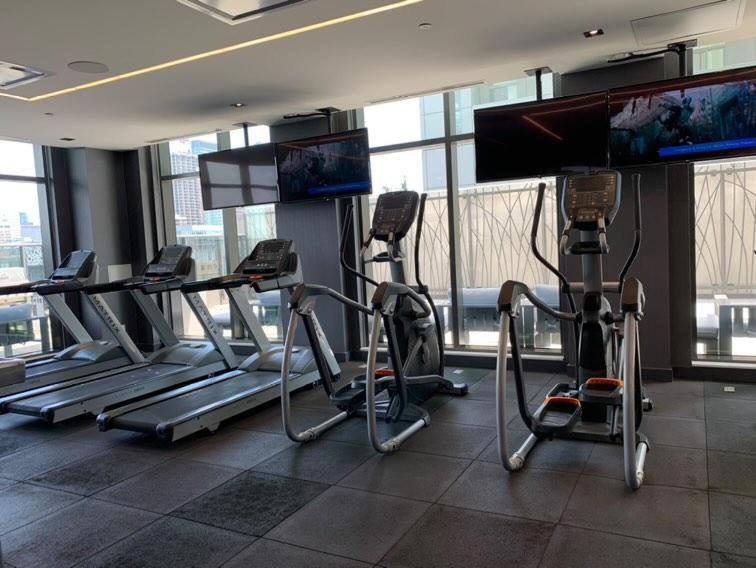 Beautiful One Bdrm Entertainment District Apartment