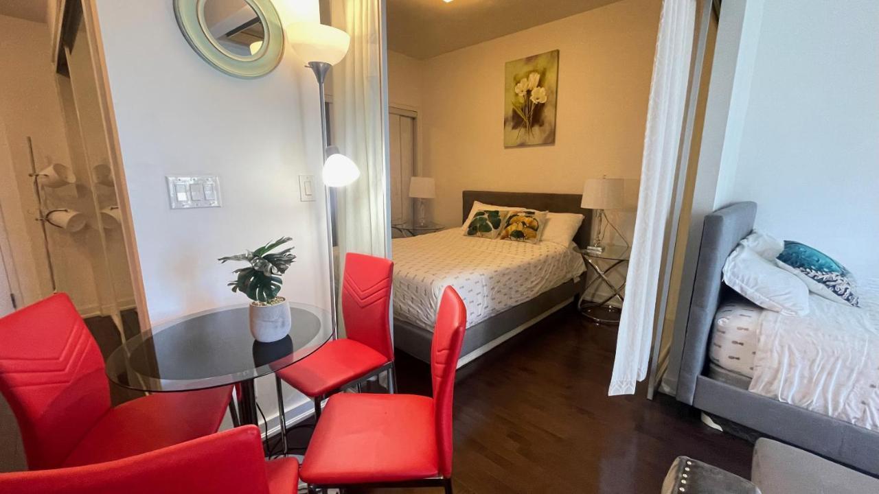 Comfort Opulence Suites Downtown High Floor With Balcony Hotel Toronto