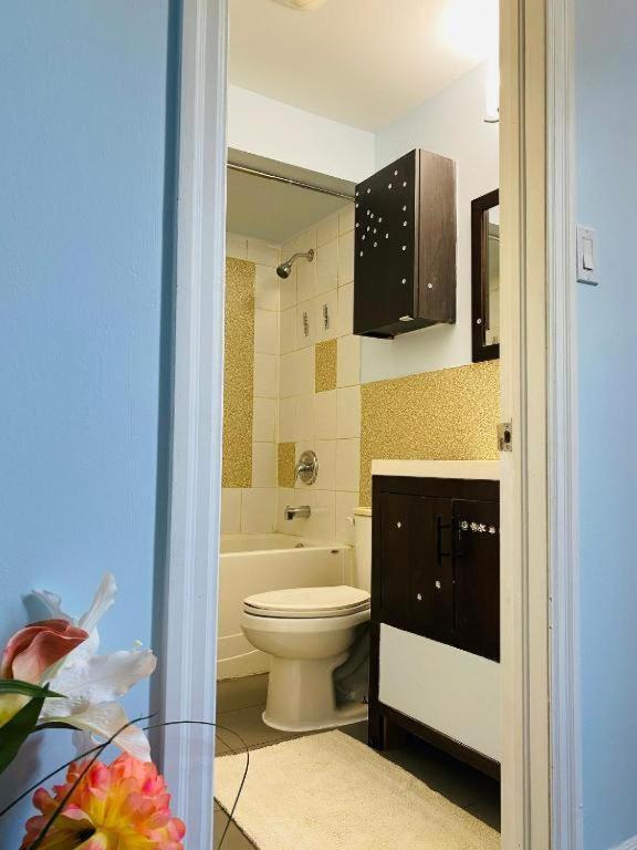 Deluxe Ii Space Share Canada Apartment