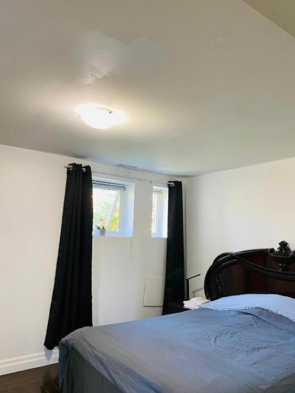 Apartment Deluxe Ii Space Share Canada Toronto
