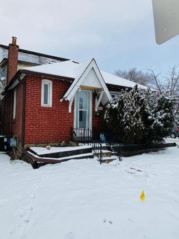 Relax V East York Space Share Canada