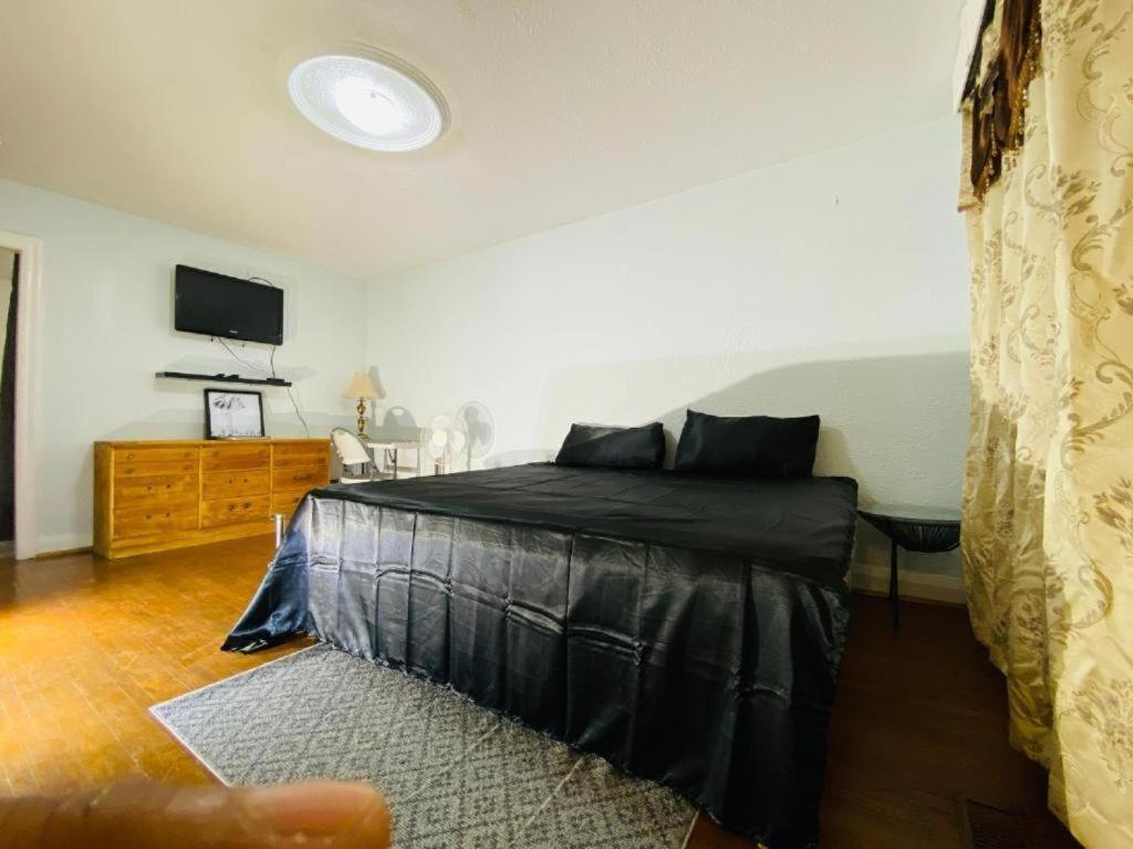 Guest house Relax V East York Space Share Canada Toronto