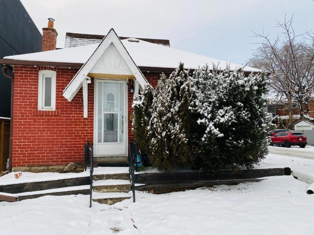 Relax V East York Space Share Canada