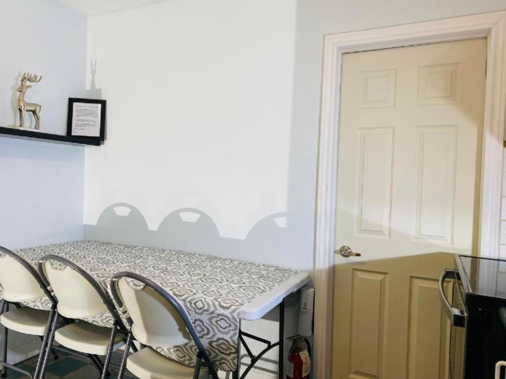 Relax V East York Space Share Canada * Toronto