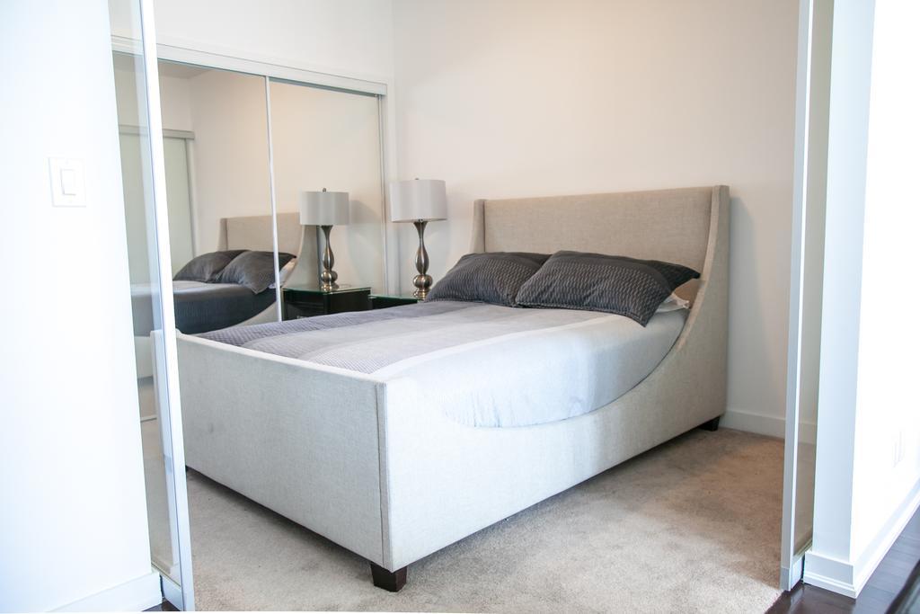 Corporate Ryan Suites York Street Apartment Toronto