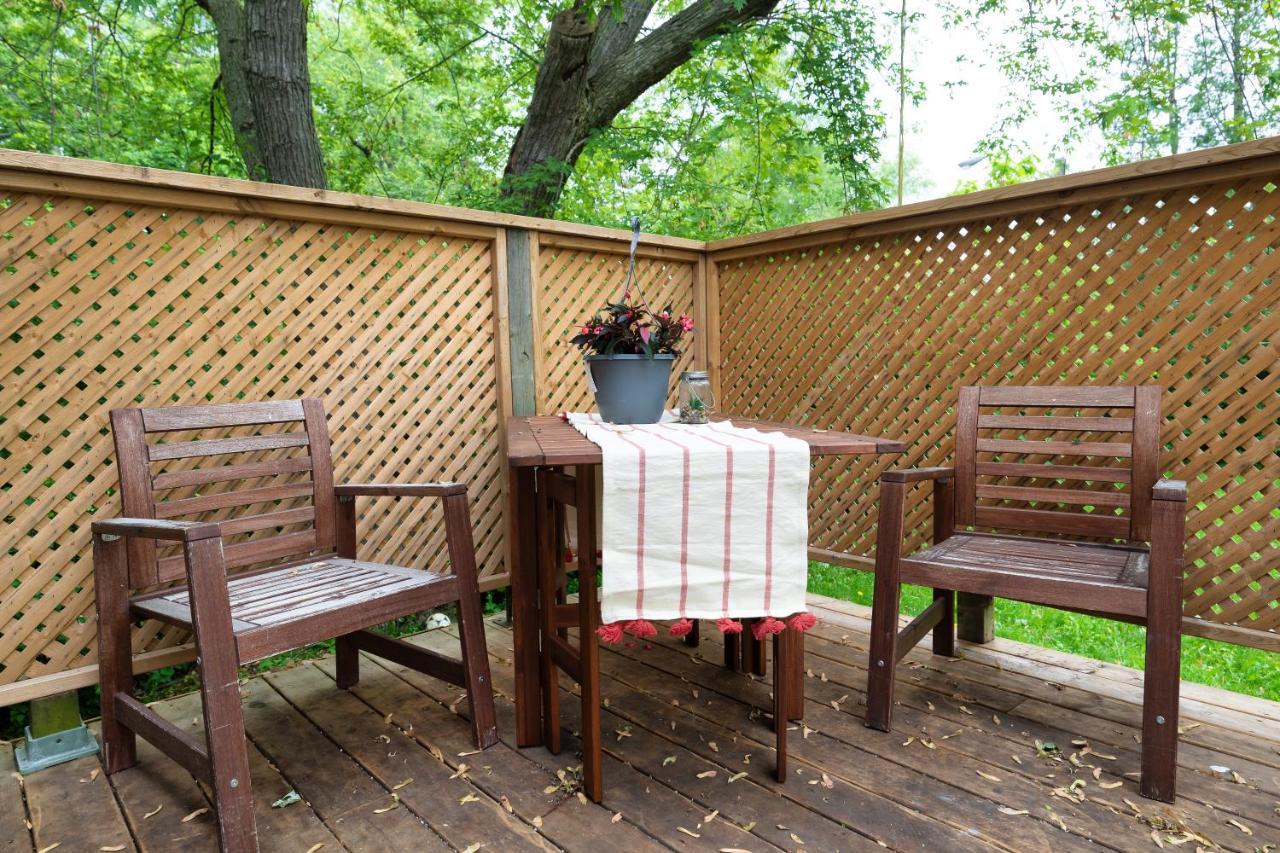 Close To Mall With Private Toilet, Free Wi-fi And Parking Toronto