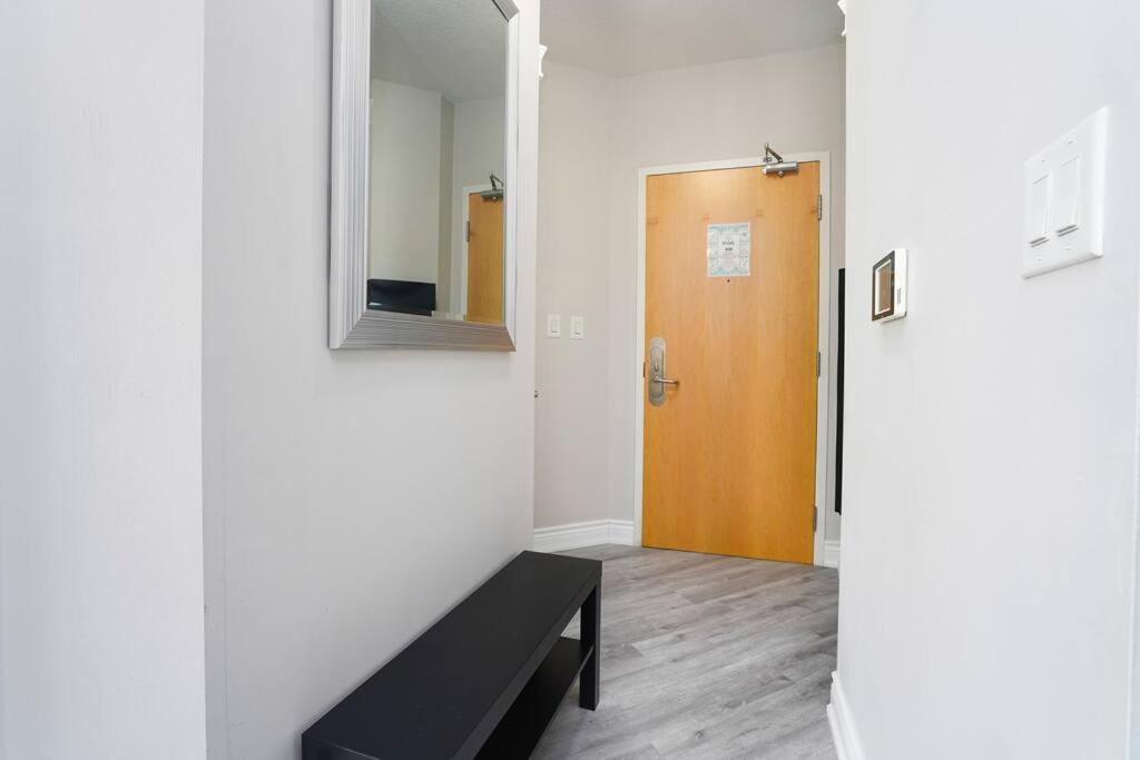 1504 Brand New Best Location 1br Den With Amazing View * Toronto