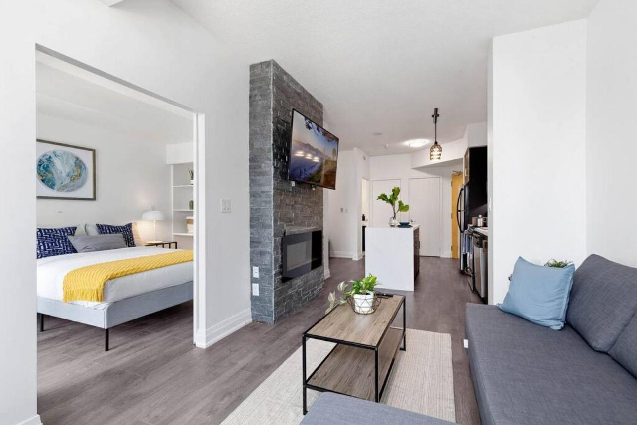 Lux 1 Br-den Dwtn Near Cn Tower With Parking Toronto