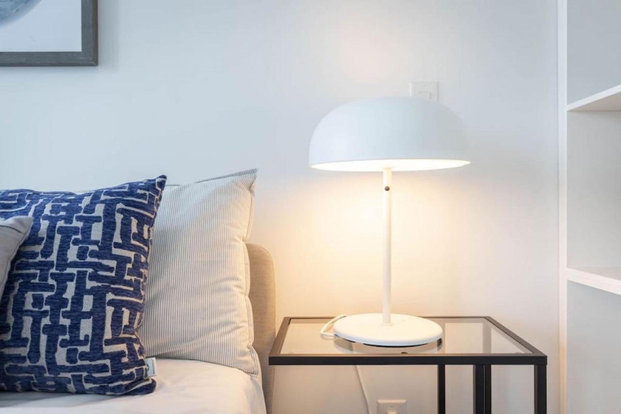 Lux 1 Br-den Dwtn Near Cn Tower With Parking Holiday home *