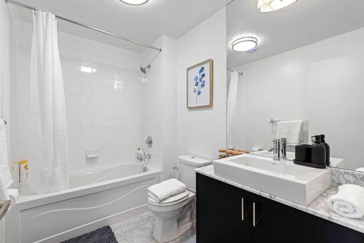 Lux 1 Br-den Dwtn Near Cn Tower With Parking * Toronto