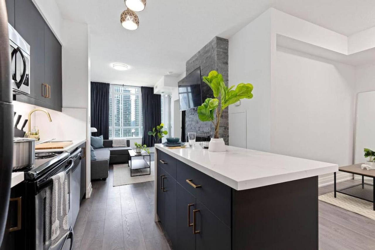 Lux 1 Br-den Dwtn Near Cn Tower With Parking *