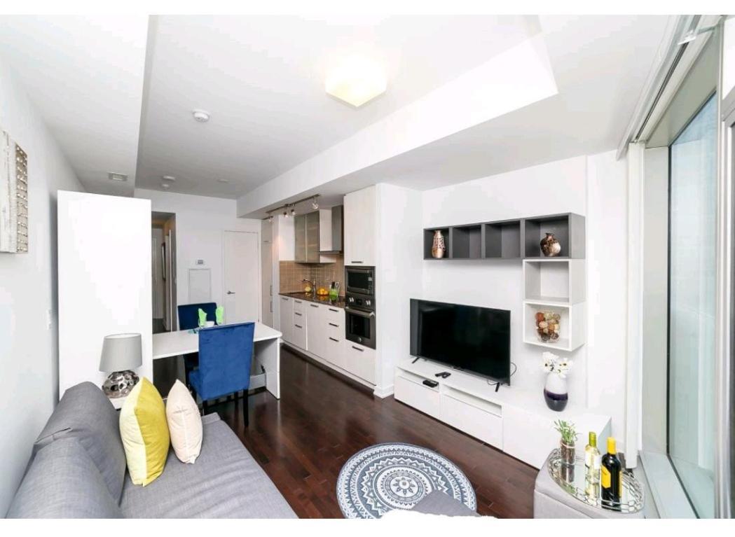 Delta Suites - Entertainment District - Downtown