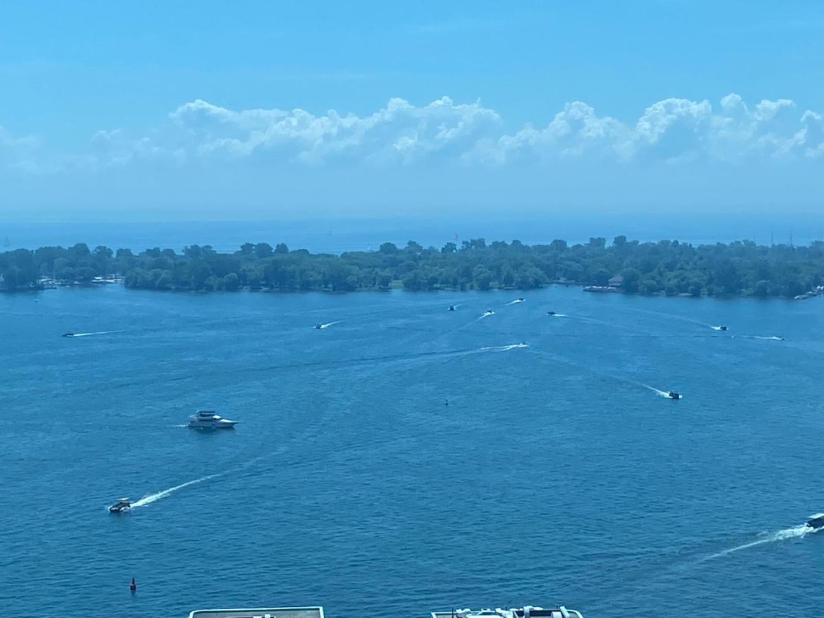 Apartment Million Dollar Lake-view - Harbourfront Spacious 2 Bedroom- 2 Bathroom Across The Lake With Stunning Lake View With Free Parking! *