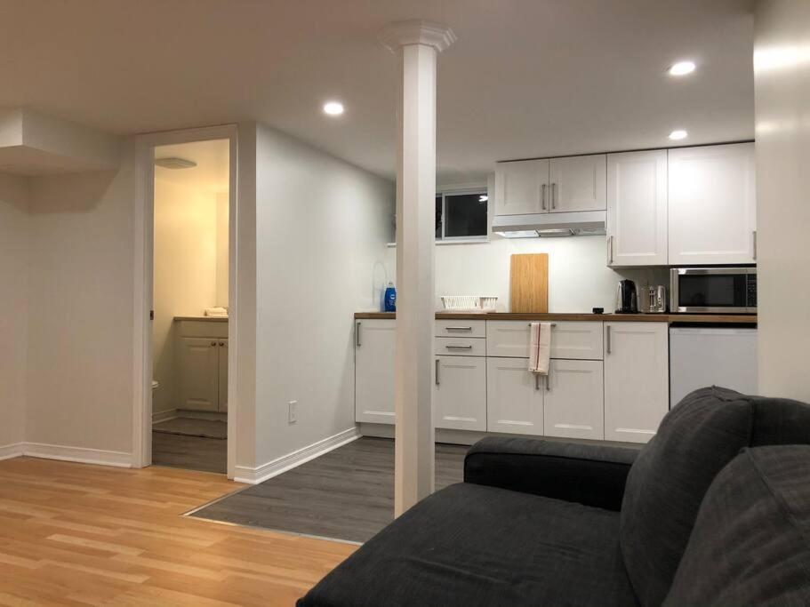 Entire Suite: Private Basement Studio Apartment! *