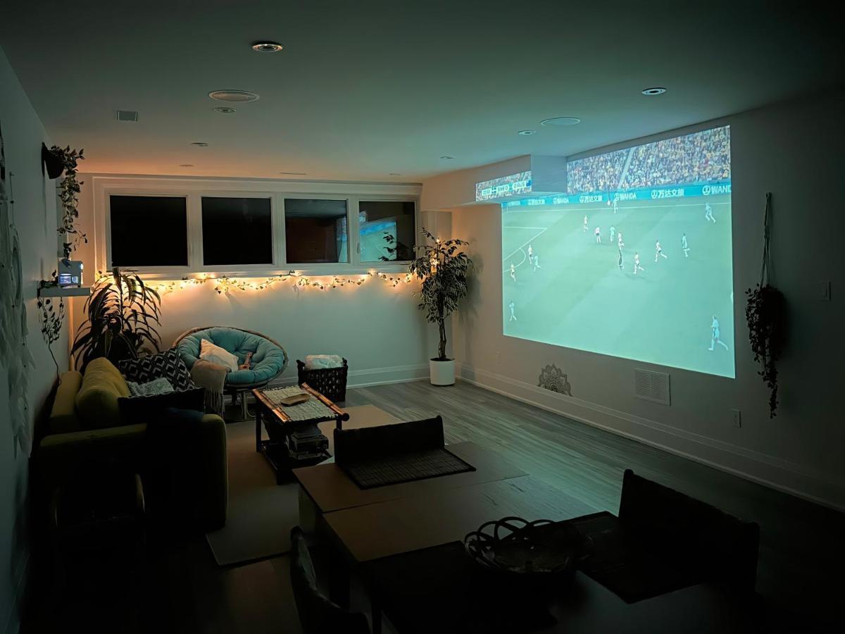 Boho-chic Spacious Basement Apartment *