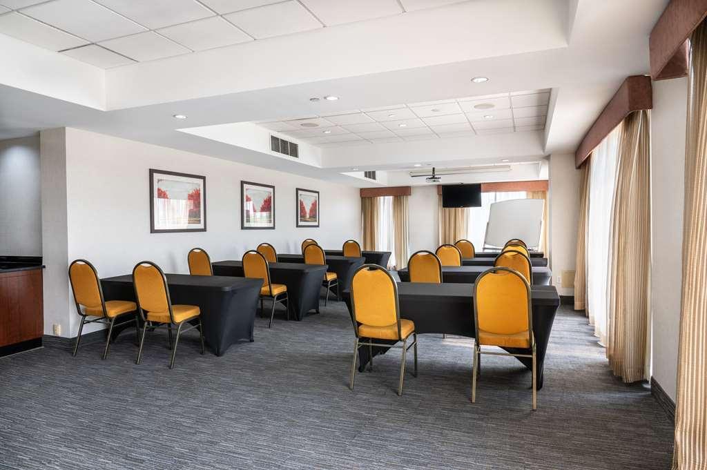Comfort & Conference Centre Airport Toronto