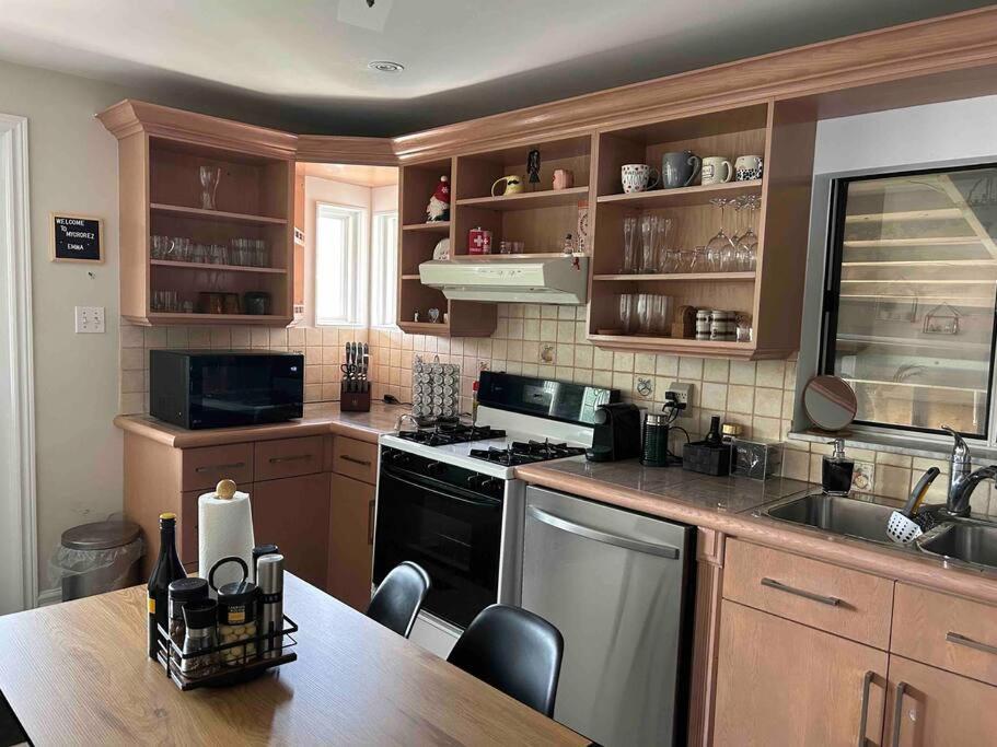 Cozy & Stylish 2 Bd In Midtown Apartment