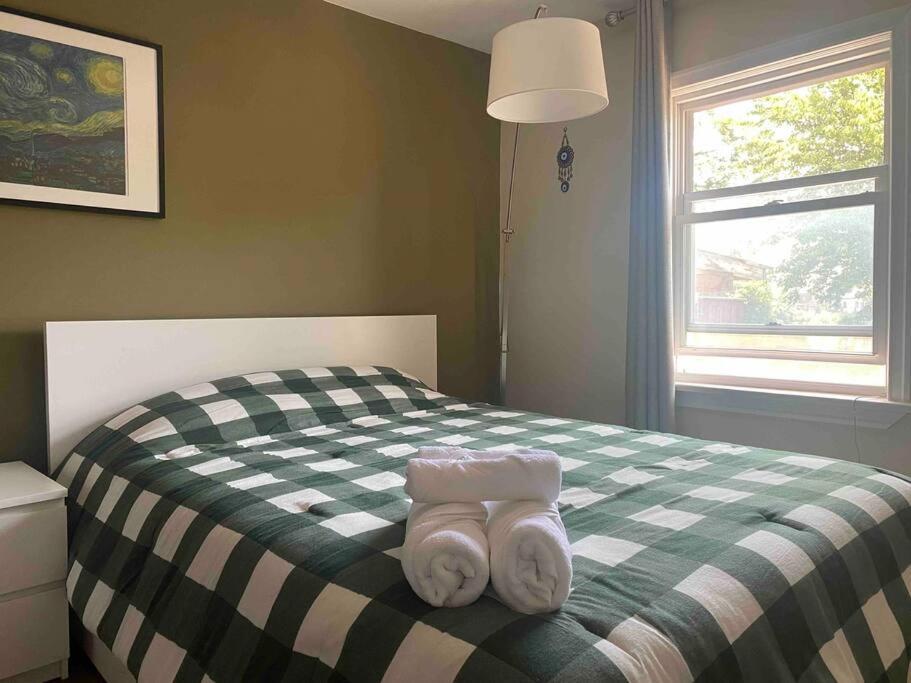Cozy & Stylish 2 Bd In Midtown * Toronto