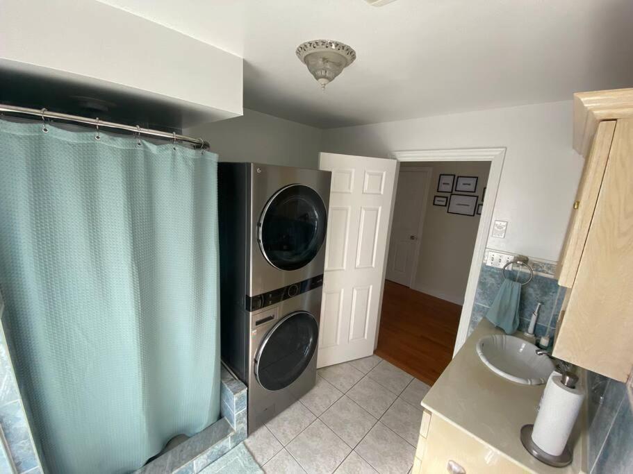 Cozy & Stylish 2 Bd In Midtown Apartment