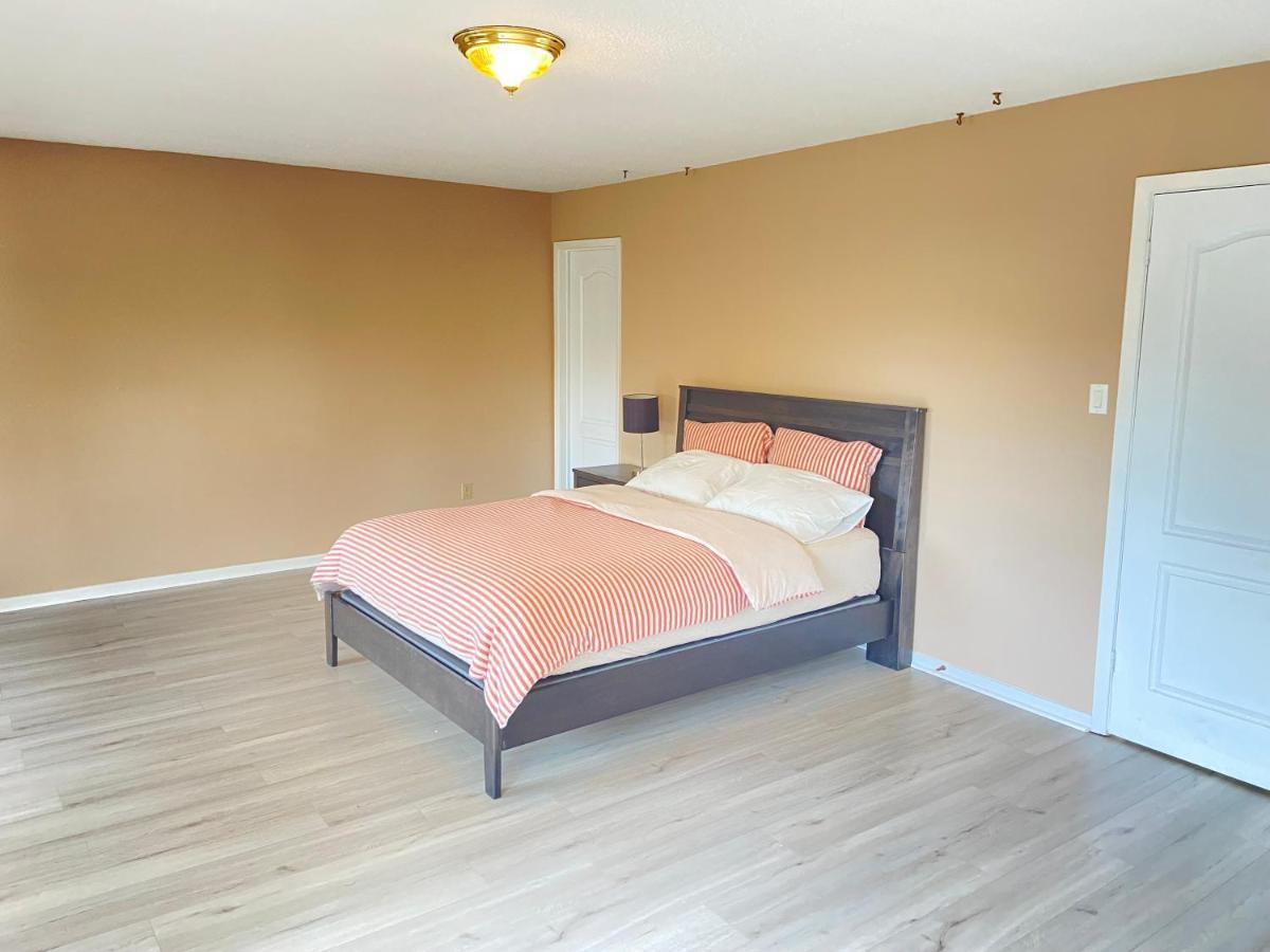 Homestay 41 Huntsmill Blvd