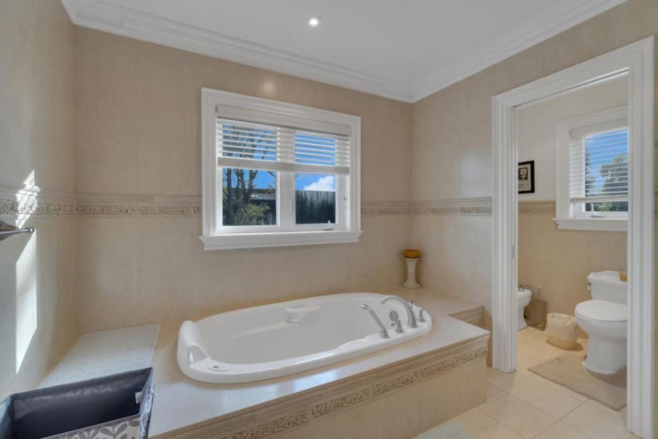 Luxury 4br - Pool Table - 10 Min To Yorkdale Mall Ferienhaus
