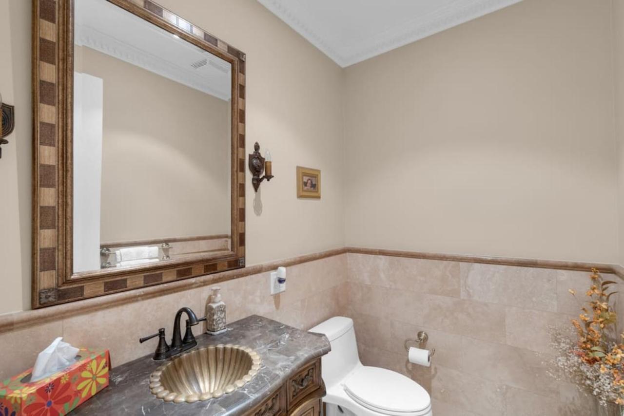 Luxury 4br - Pool Table - 10 Min To Yorkdale Mall Ferienhaus Toronto