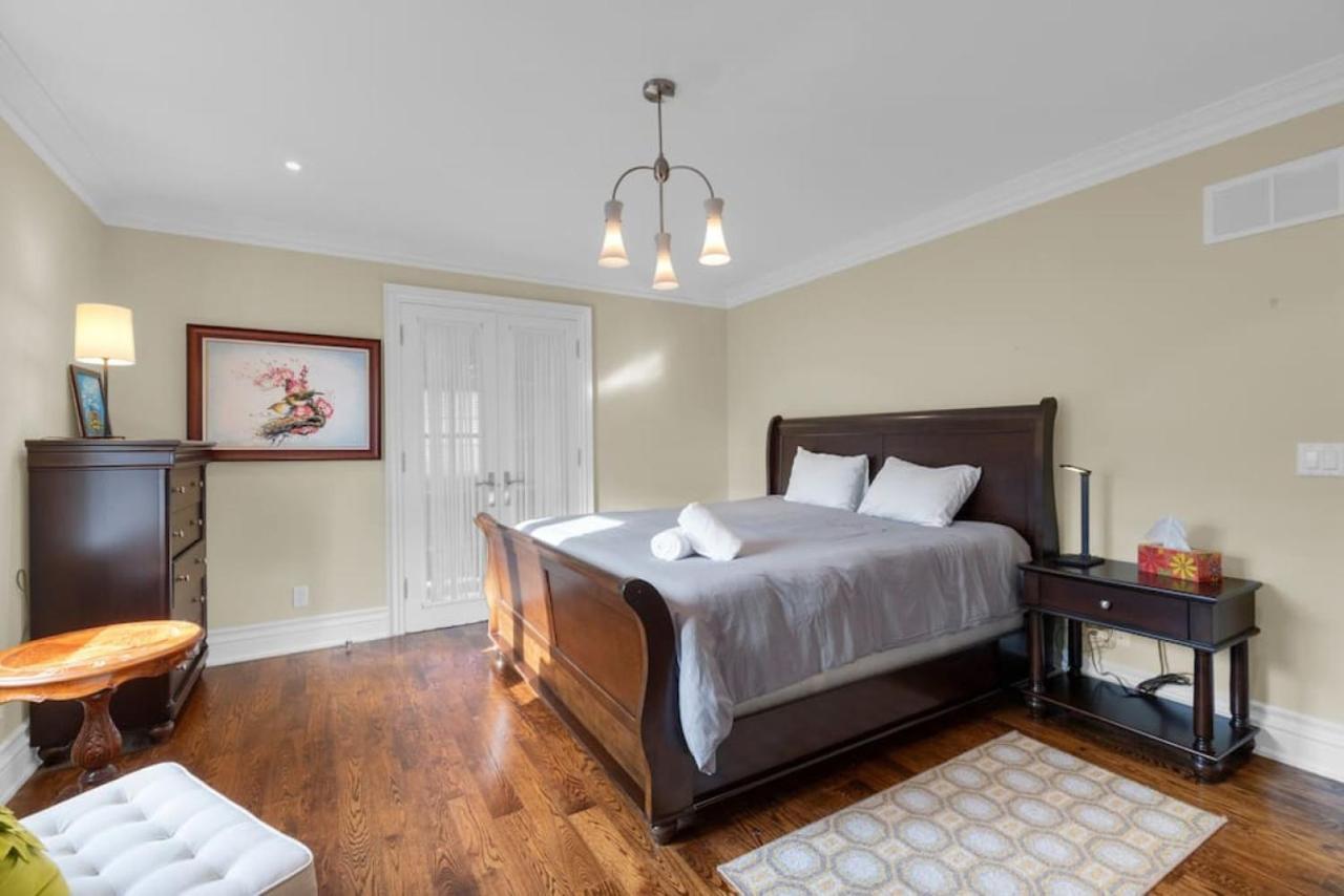 Luxury 4br - Pool Table - 10 Min To Yorkdale Mall *