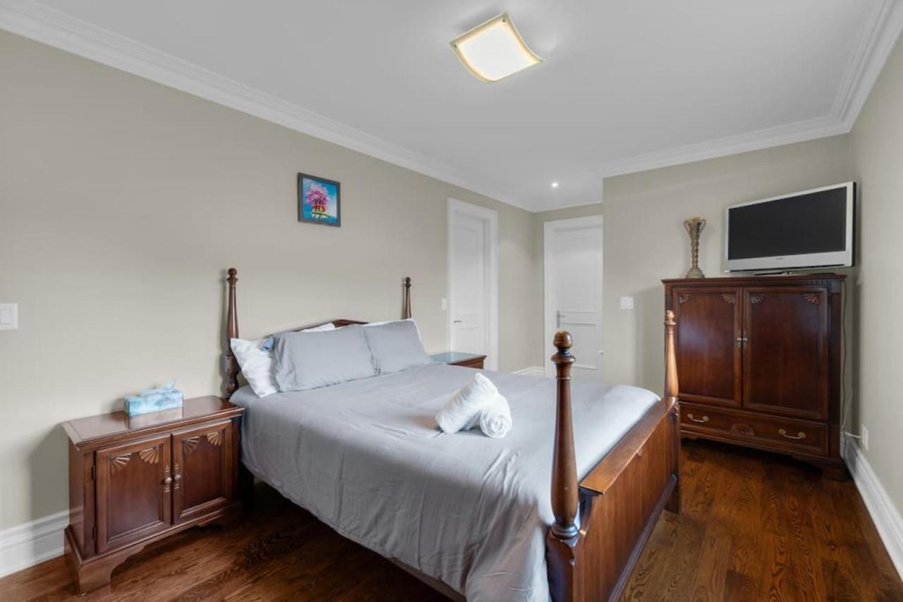 Luxury 4br - Pool Table - 10 Min To Yorkdale Mall Ferienhaus *