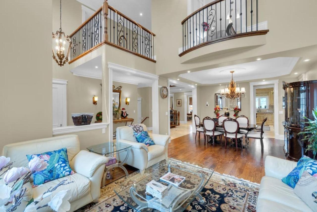 Luxury 4br - Pool Table - 10 Min To Yorkdale Mall Ferienhaus *