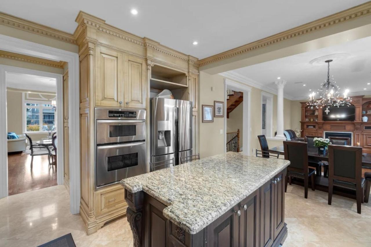Luxury 4br - Pool Table - 10 Min To Yorkdale Mall Ferienhaus Toronto