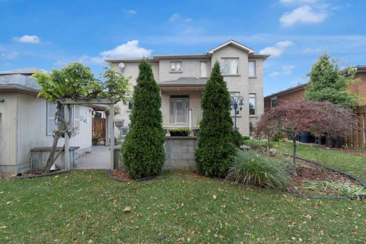 Luxury 4br - Pool Table - 10 Min To Yorkdale Mall *