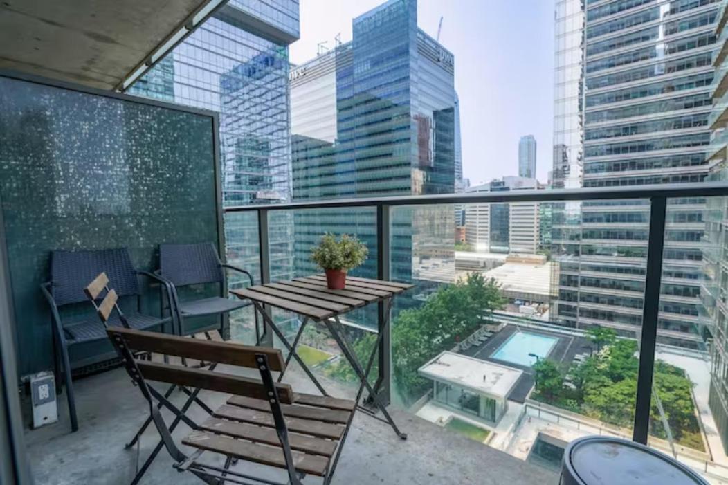 Simply Comfort Suites - One Den With Scotiabank Arena View * Toronto