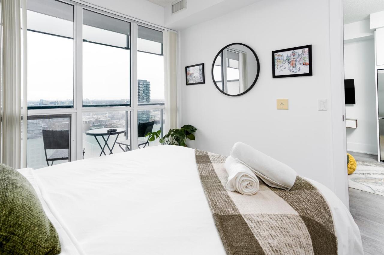 Stylish At 300 Front Street W * Toronto