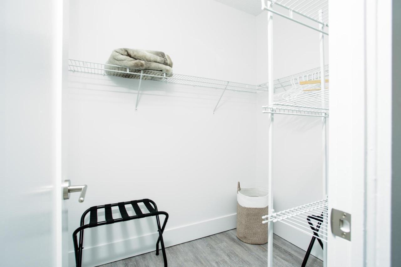 Stylish At 300 Front Street W * Toronto