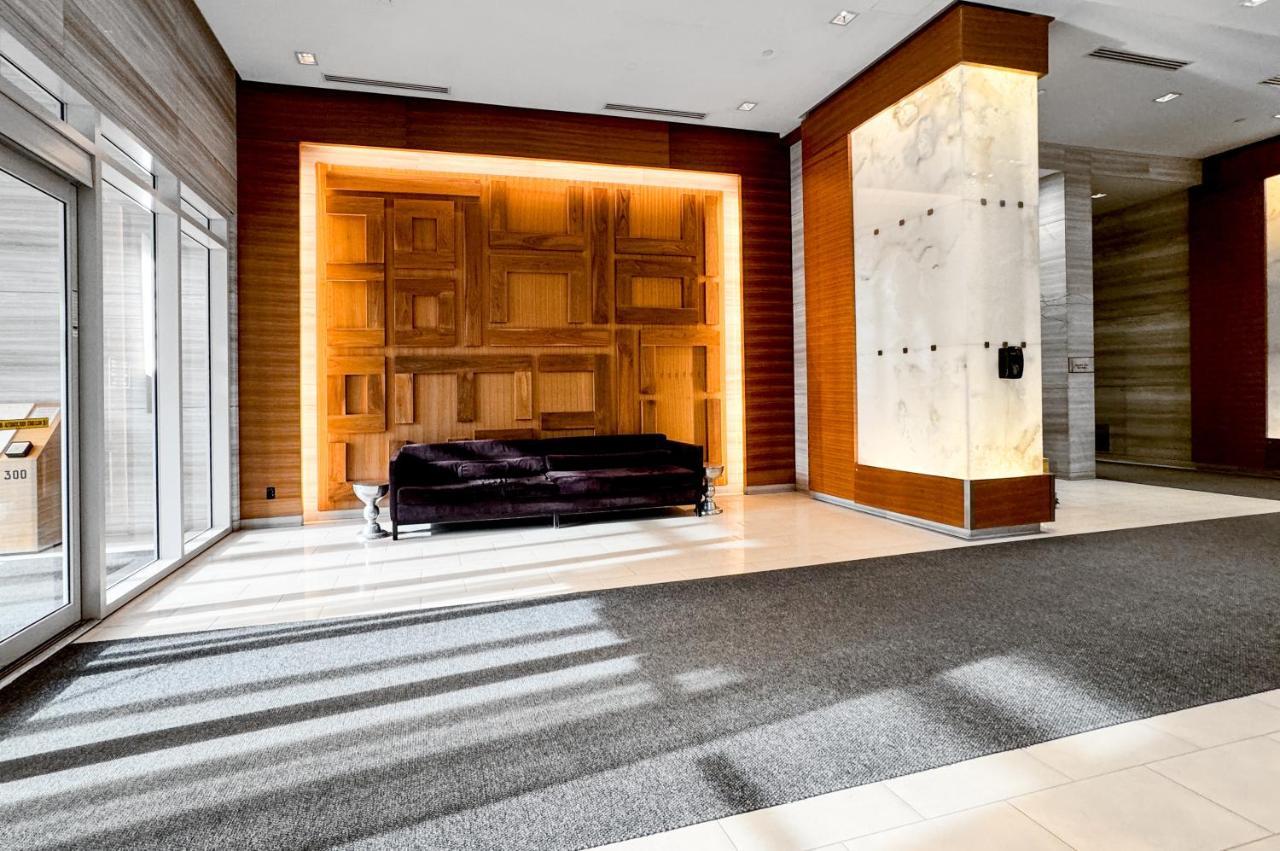 Stylish At 300 Front Street W Toronto