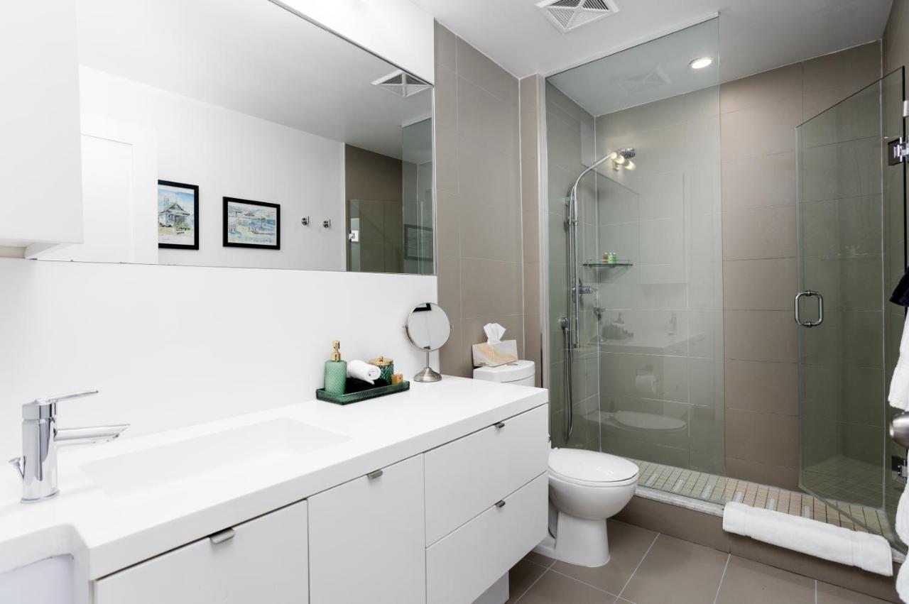 Stylish At 300 Front Street W Toronto