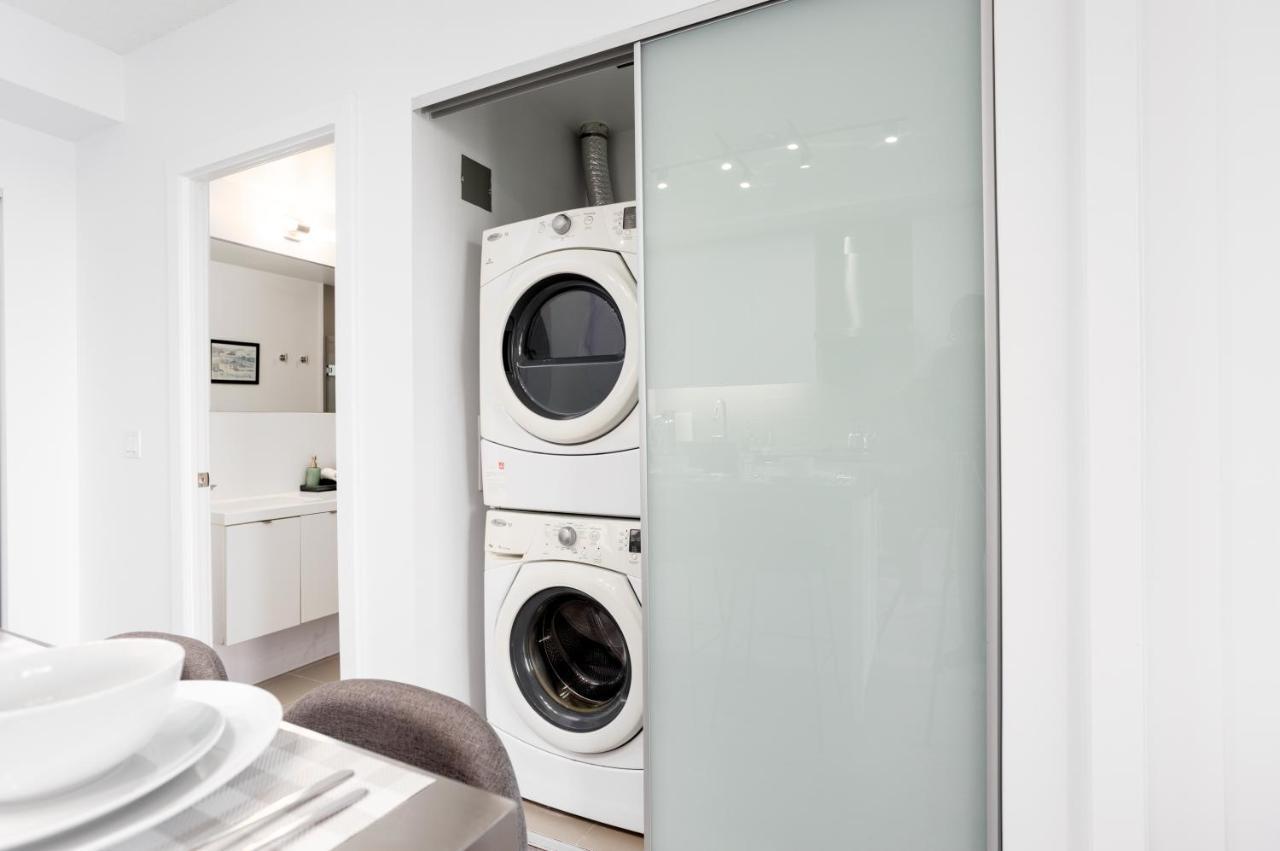 Stylish At 300 Front Street W Toronto