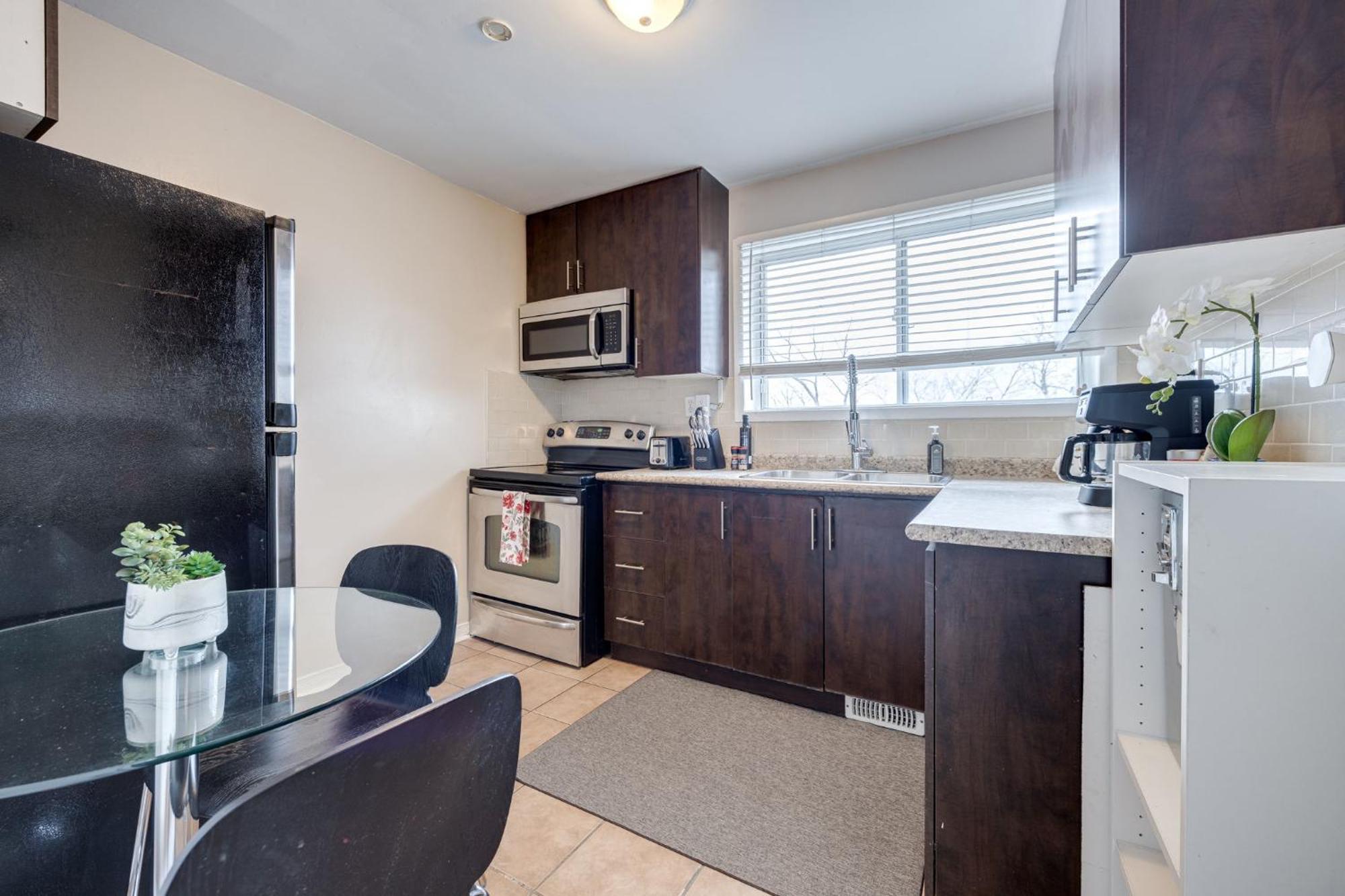 Apartment Eglinton West Guest Toronto