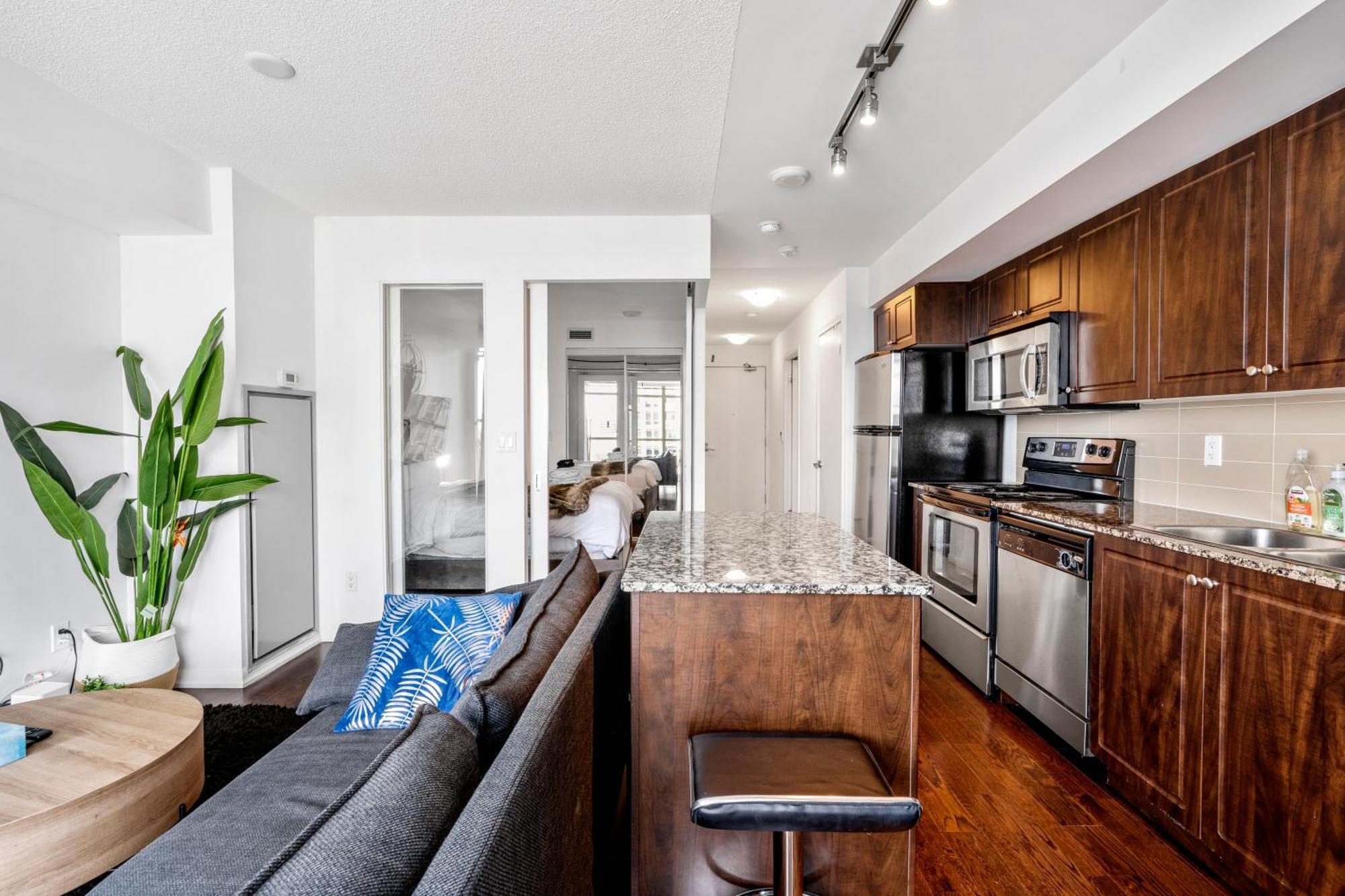 Downtown York Suites 1bdrm With Parking *