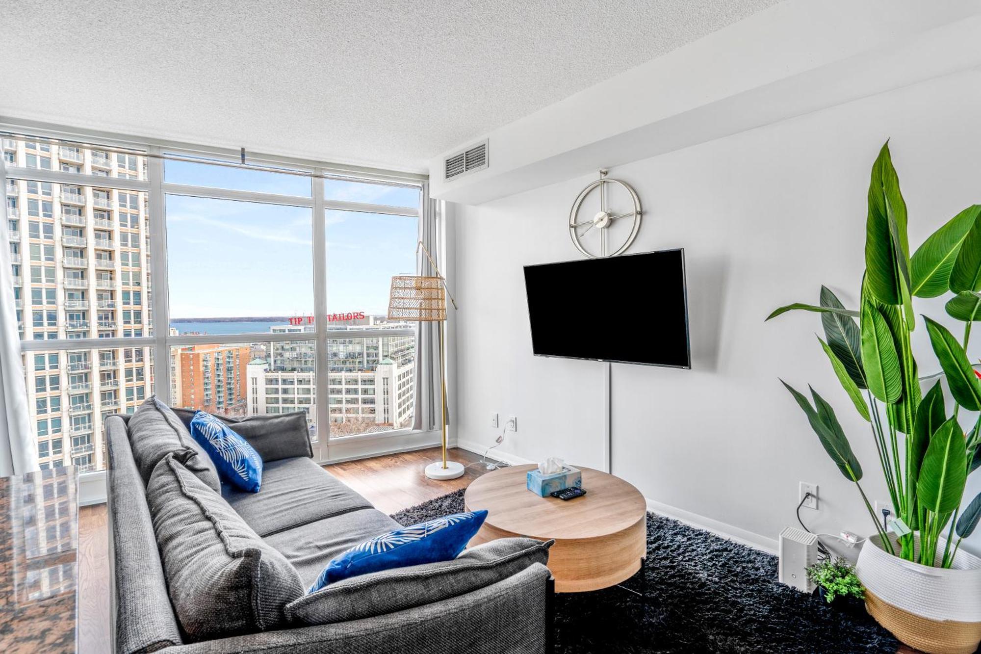 Downtown York Suites 1bdrm With Parking * Toronto