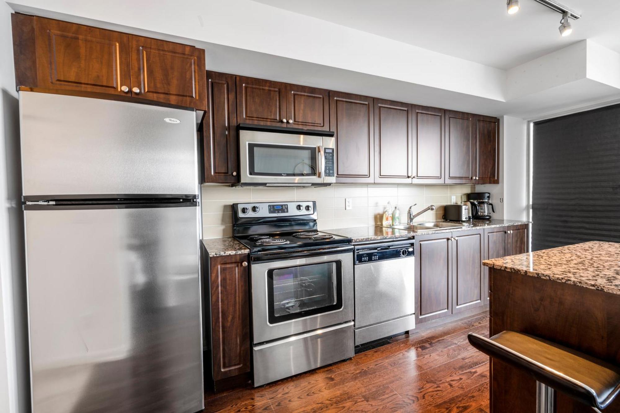 Downtown York Suites 1bdrm With Parking Apartment *