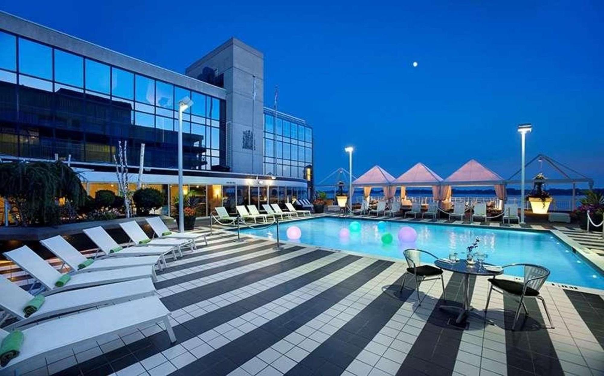 Radisson Blu Downtown 4*
