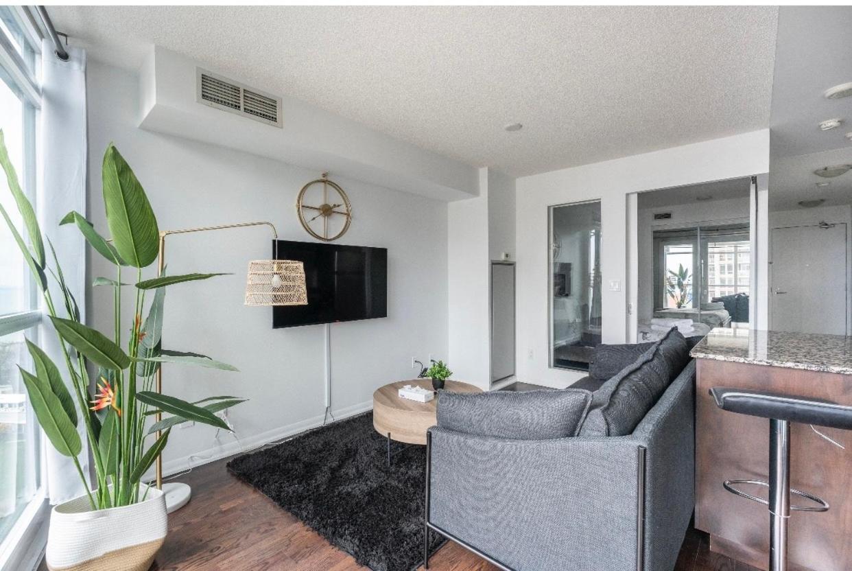Downtown York Suites 1bdrm With Parking * Toronto