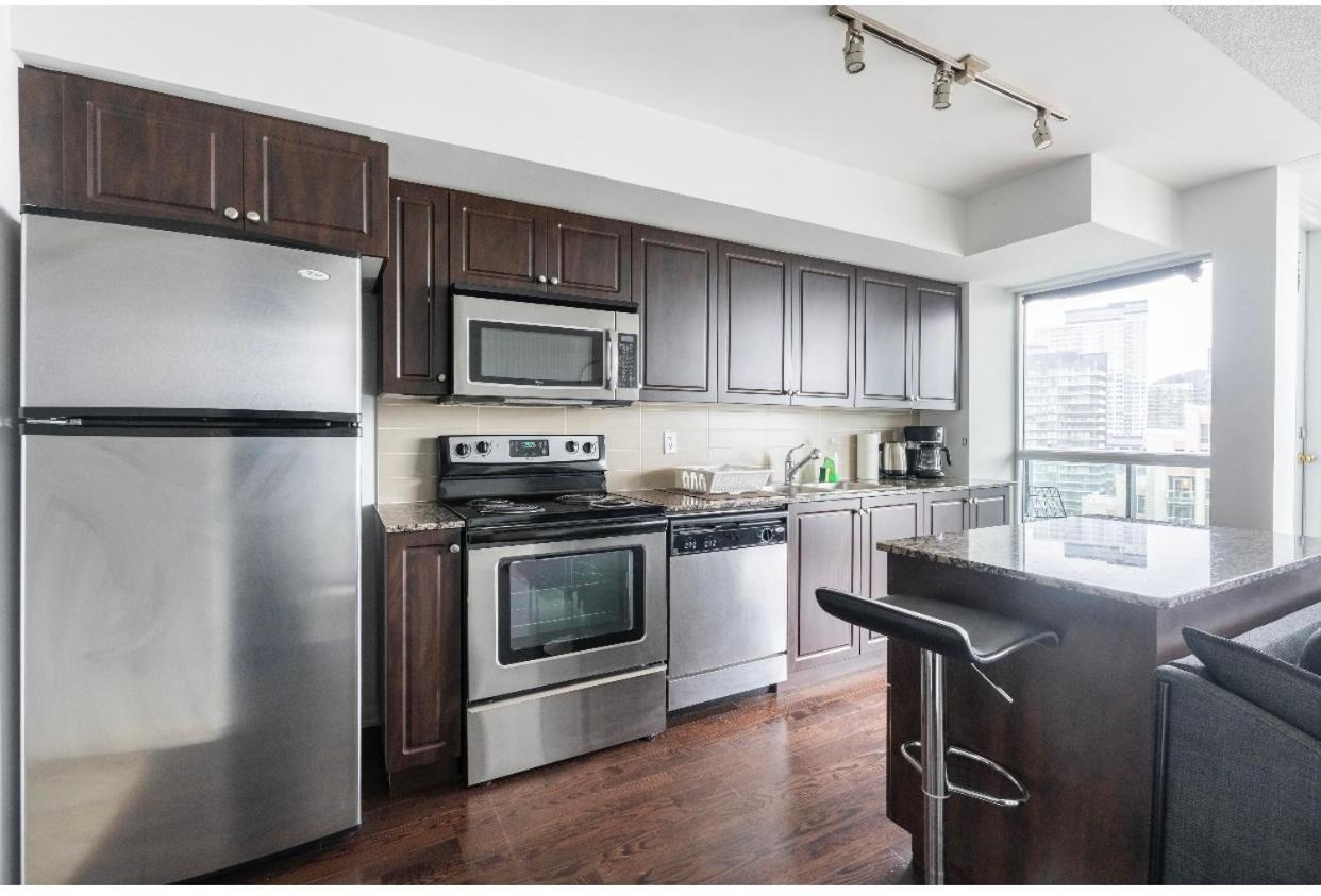 Downtown York Suites 1bdrm With Parking