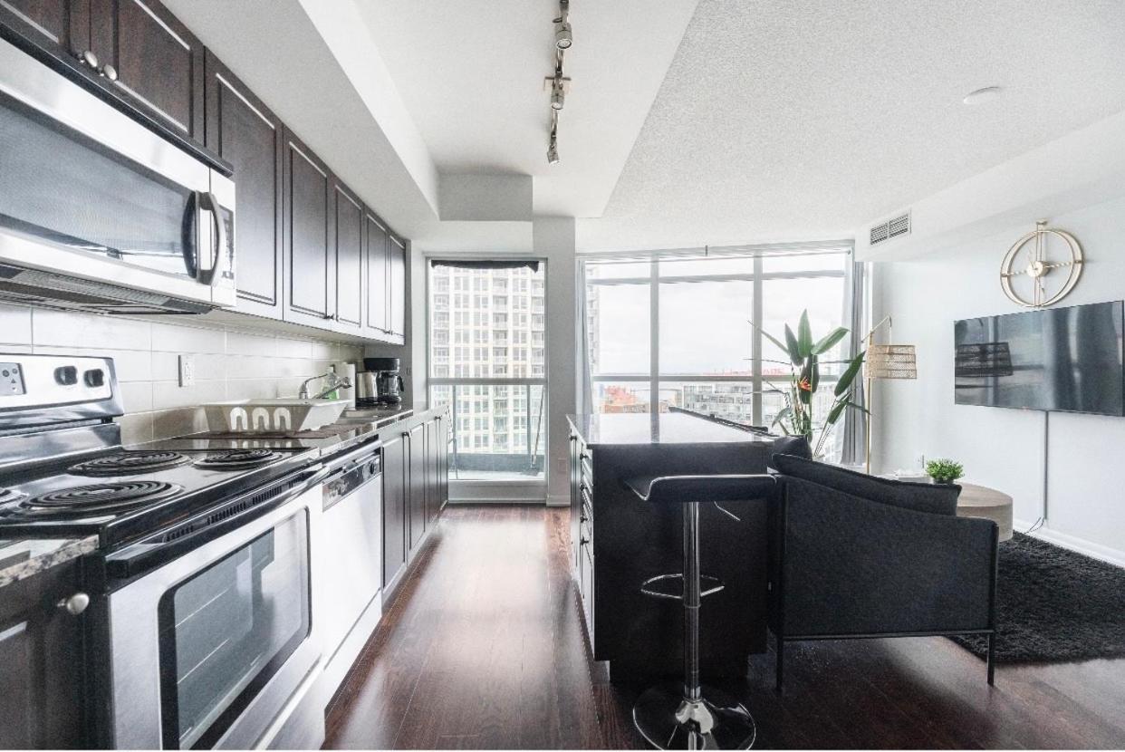 Downtown York Suites 1bdrm With Parking