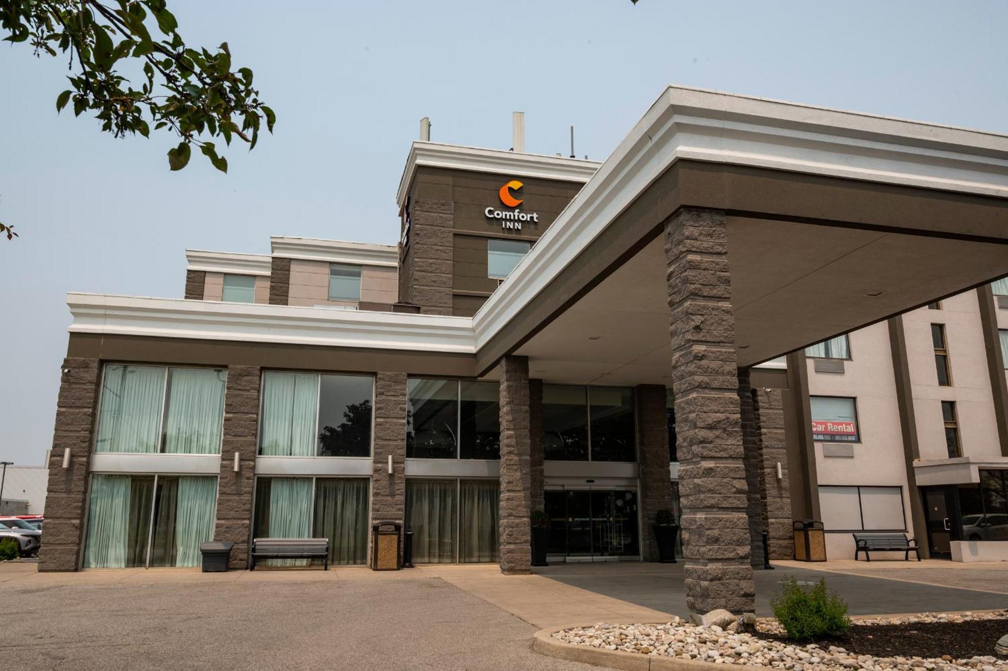 Comfort & Conference Centre Airport 3* Toronto